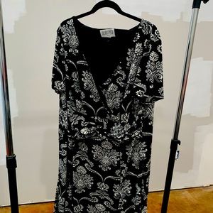 Black/white paisley print dress
